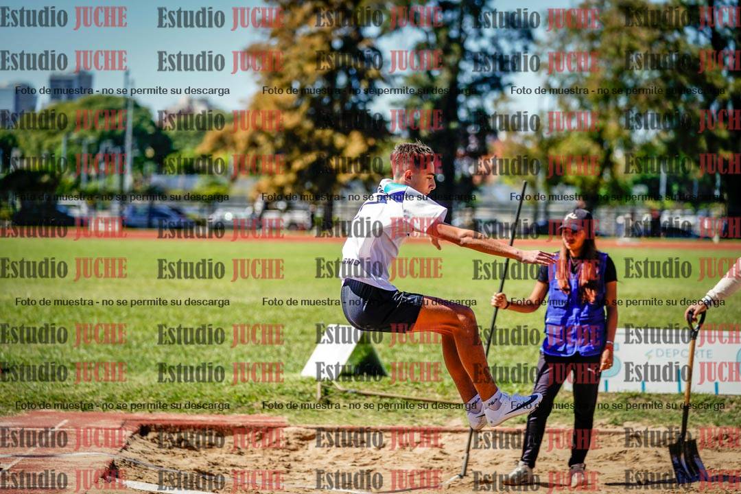 Fotos del salto en largo de varones