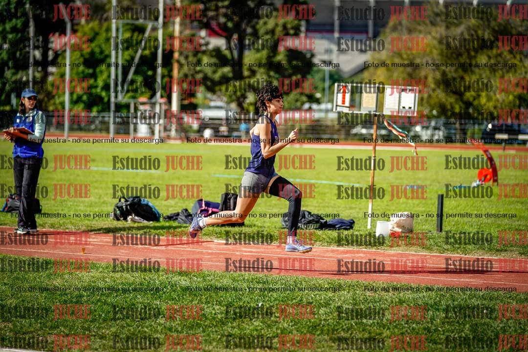 Fotos del salto en largo de mujeres