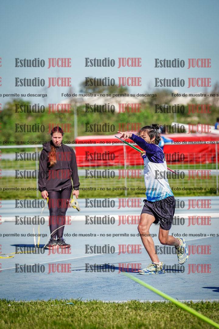 Fotos del lanzamiento de jabalina de mujeres y varones - U15