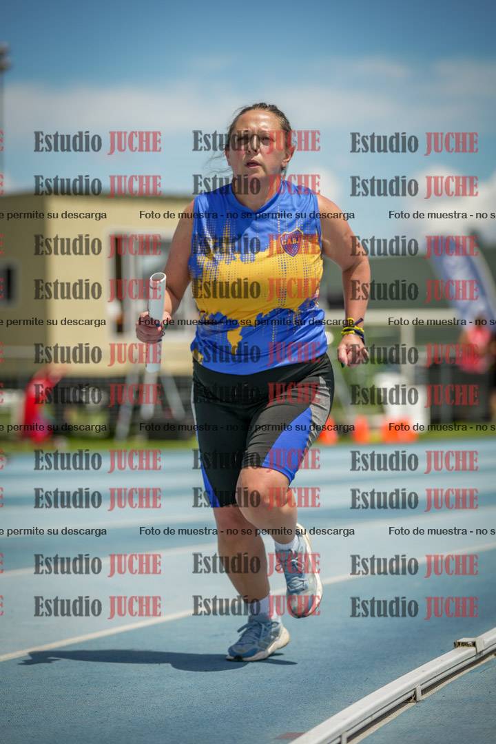 Fotos durante el transcurso de los relevos 20' para running teams - serie 1