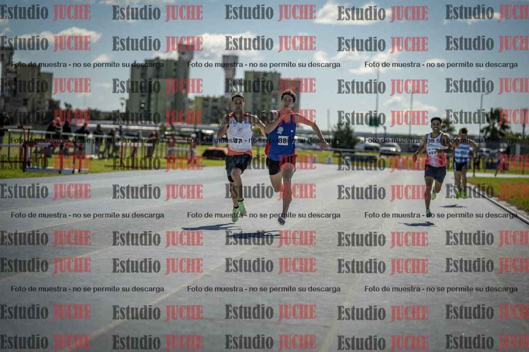 Fotos de los 800 m llanos de varones