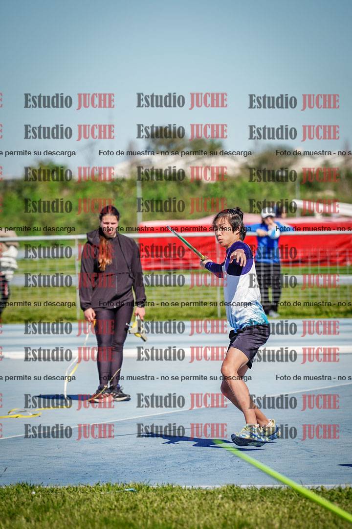 Fotos del lanzamiento de jabalina de mujeres y varones - U15