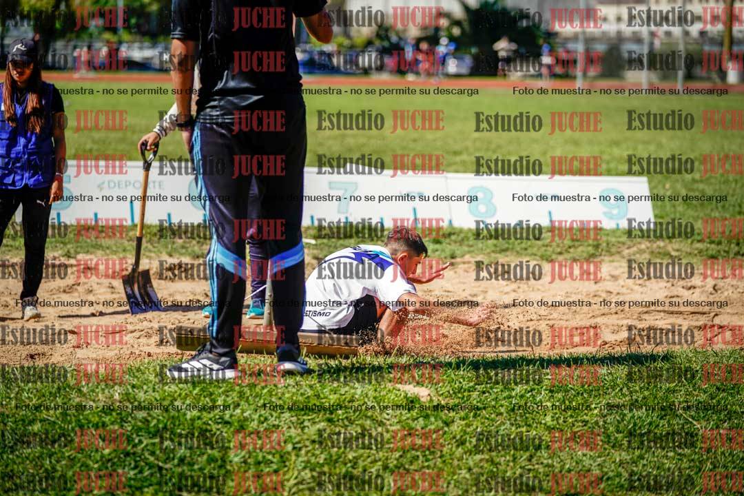 Fotos del salto en largo de varones