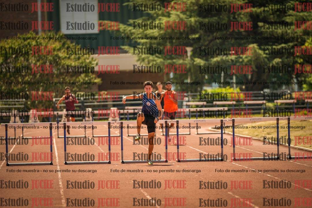 Fotos de los 400 m con vallas de varones
