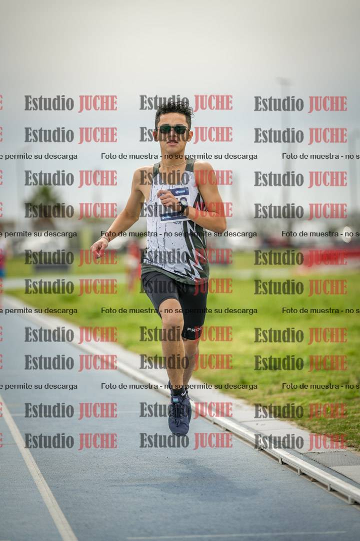Fotos de los 800 m llanos de varones - U17
