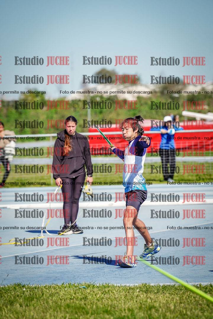 Fotos del lanzamiento de jabalina de mujeres y varones - U15