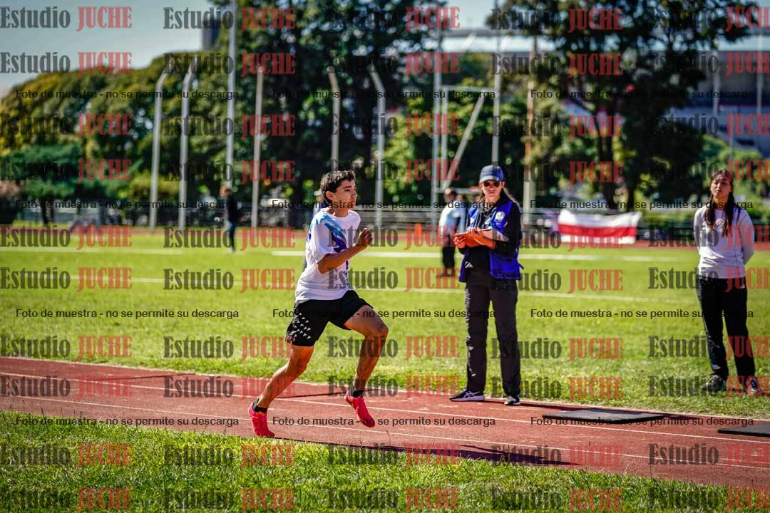 Fotos del salto en largo de varones