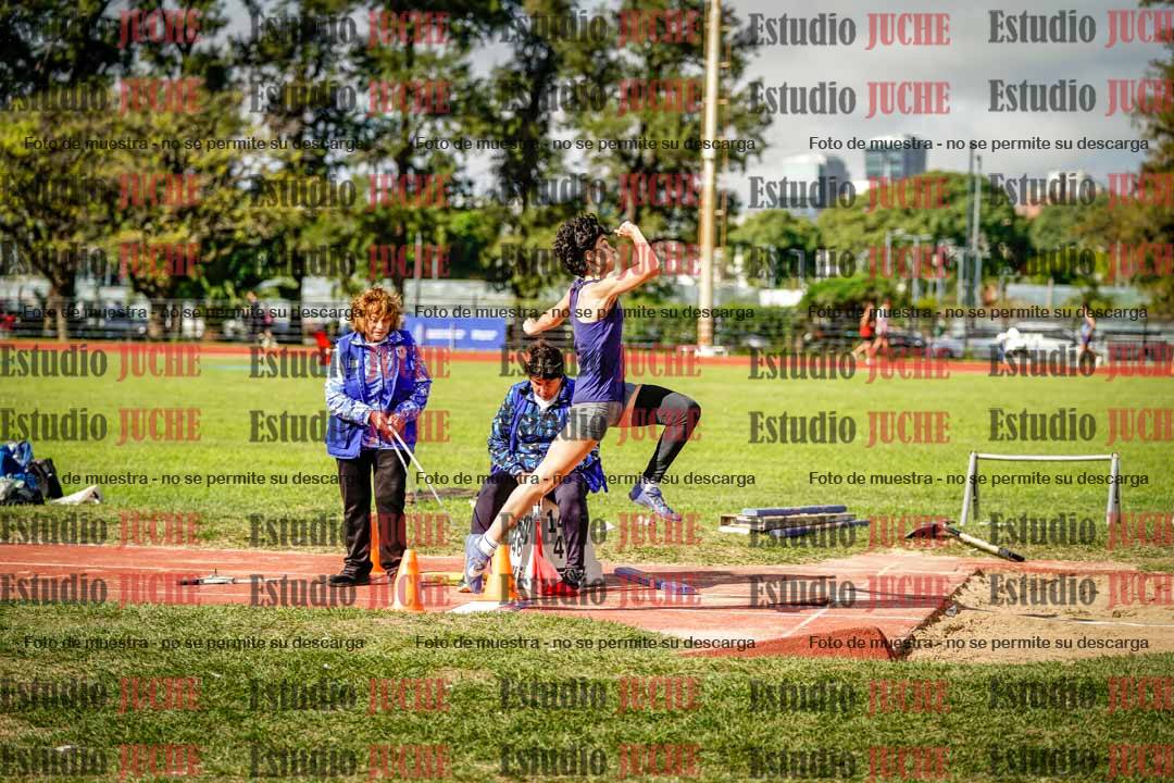 Fotos del salto en largo de mujeres