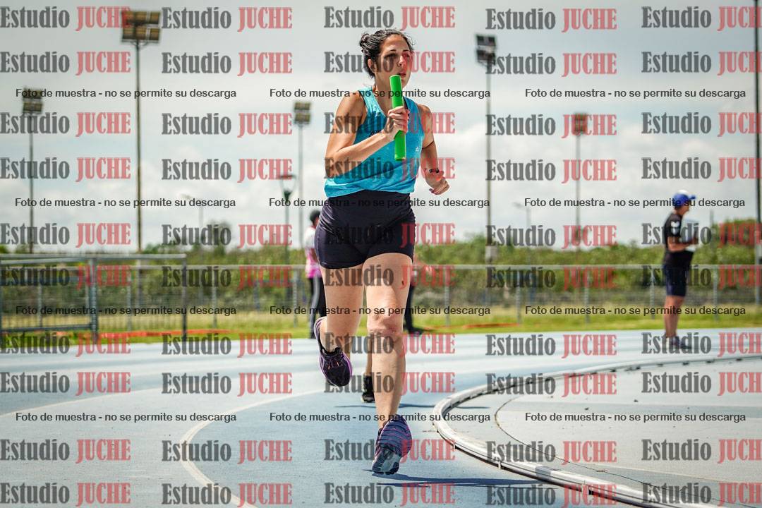 Fotos durante el transcurso de los relevos 20' para running teams - serie 1