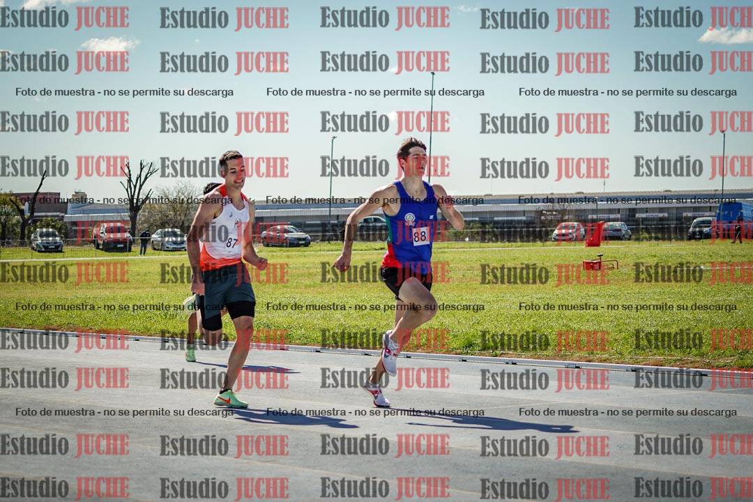 Fotos de los 800 m llanos de varones