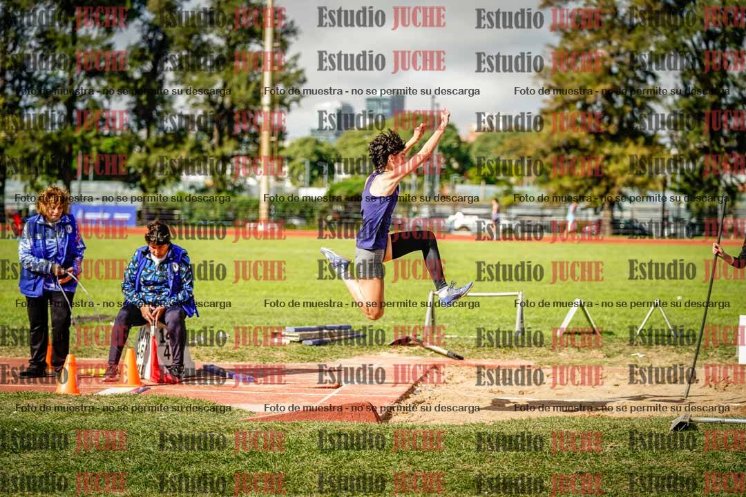 Fotos del salto en largo de mujeres