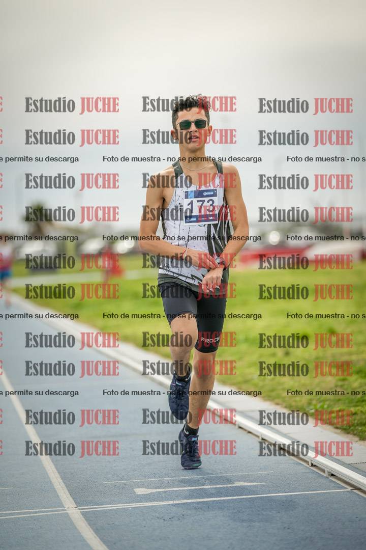 Fotos de los 800 m llanos de varones - U17