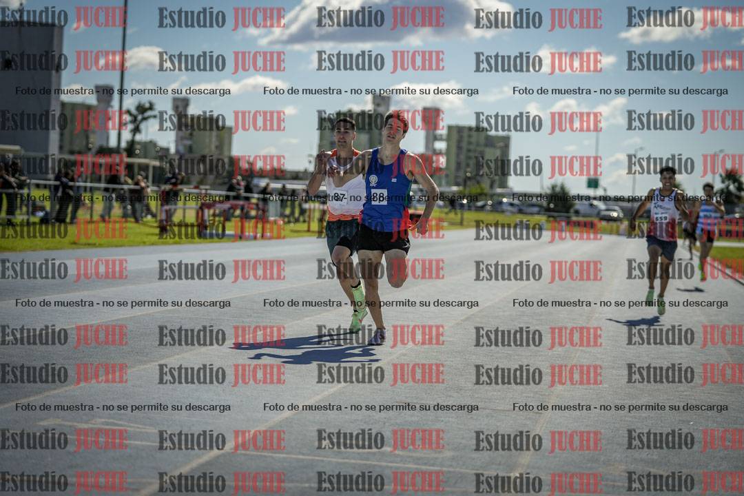 Fotos de los 800 m llanos de varones