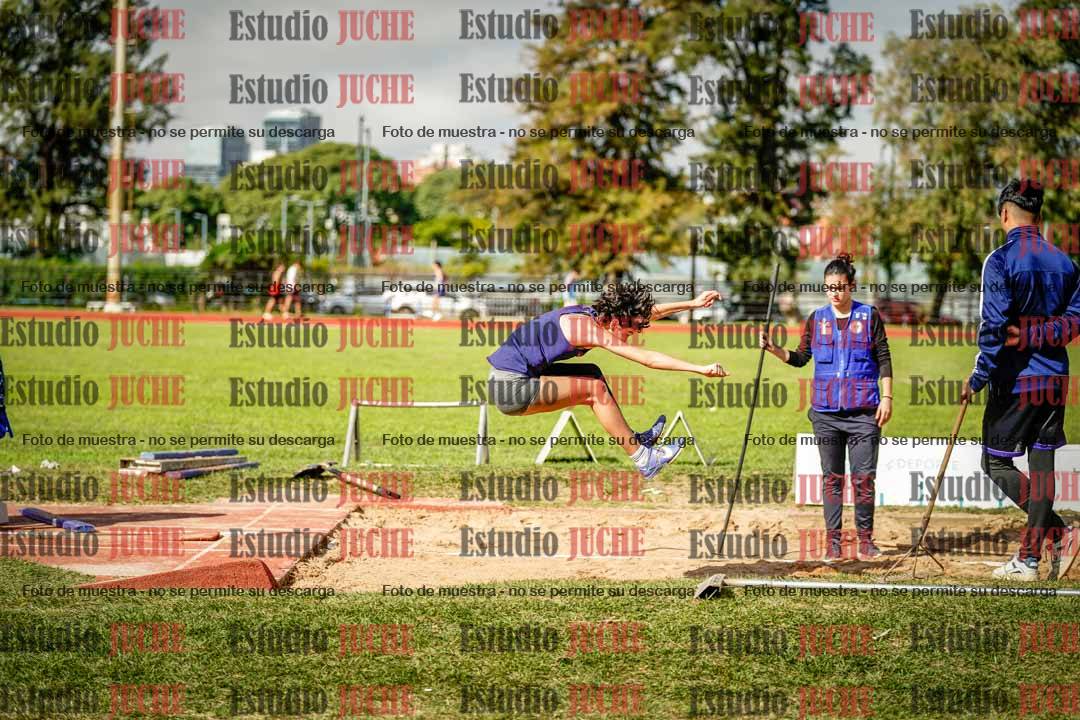 Fotos del salto en largo de mujeres