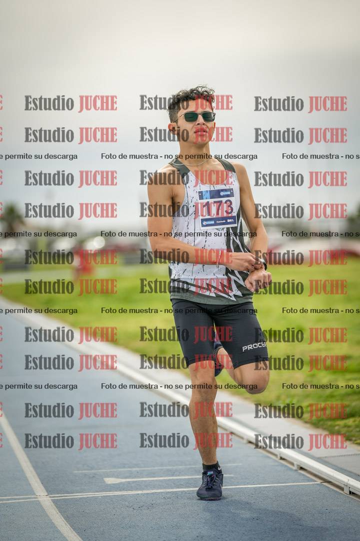 Fotos de los 800 m llanos de varones - U17