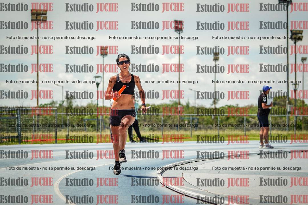 Fotos durante el transcurso de los relevos 20' para running teams - serie 1
