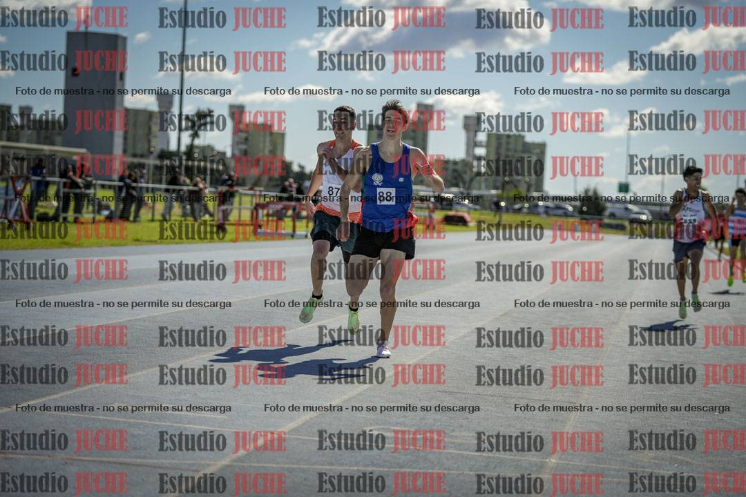 Fotos de los 800 m llanos de varones