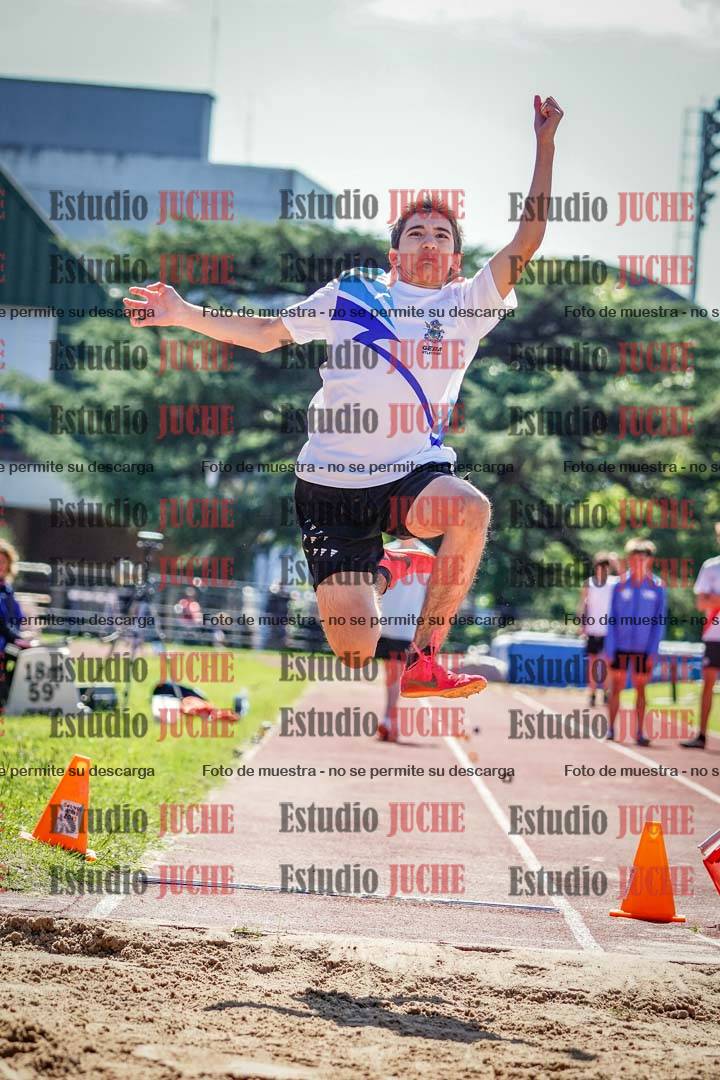 Fotos del salto en largo de varones
