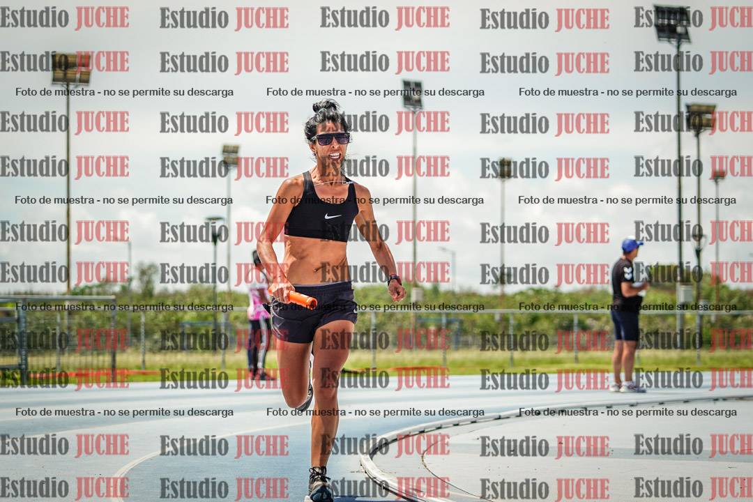 Fotos durante el transcurso de los relevos 20' para running teams - serie 1