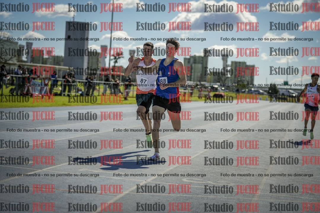 Fotos de los 800 m llanos de varones