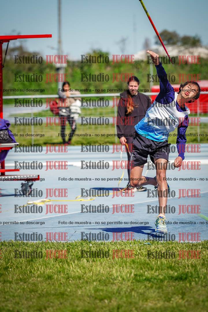 Fotos del lanzamiento de jabalina de mujeres y varones - U15