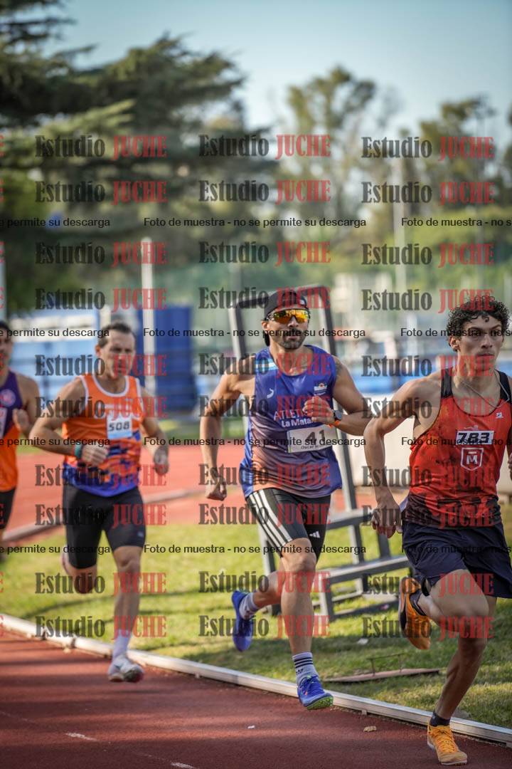 Fotos de los 800 m llanos de varones