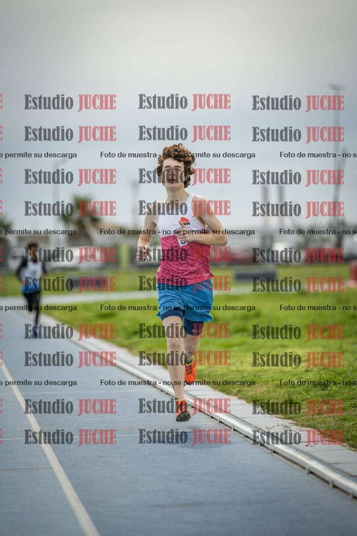 Fotos de los 800 m llanos de varones - U17