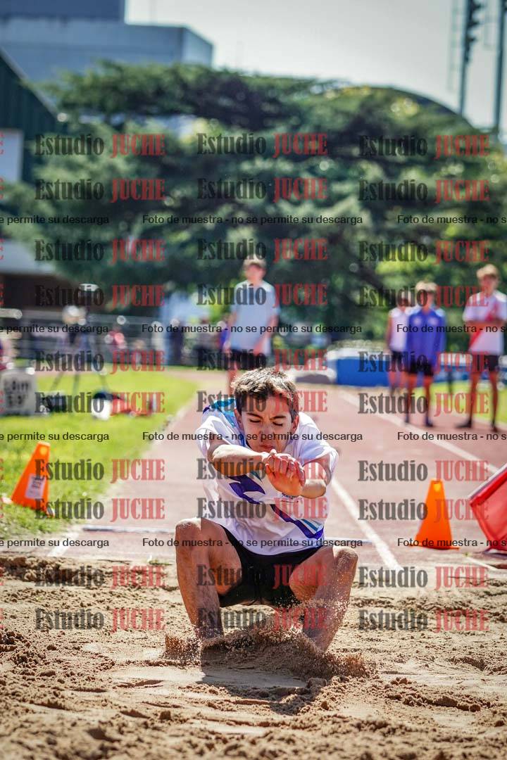 Fotos del salto en largo de varones