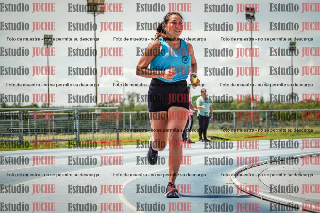 Fotos durante el transcurso de los relevos 20' para running teams - serie 1