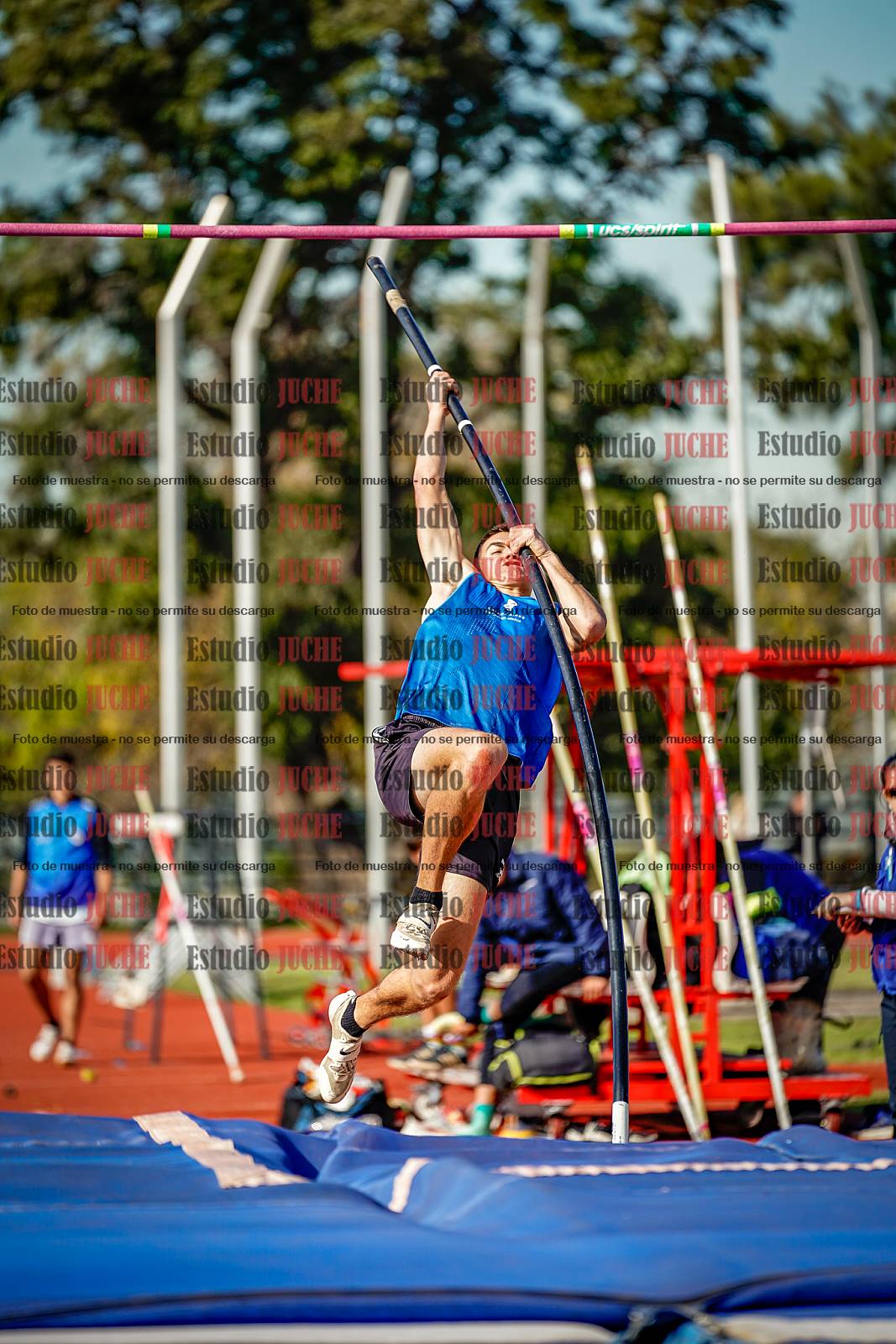 Fotos del salto con garrocha de varones - decatlón 8