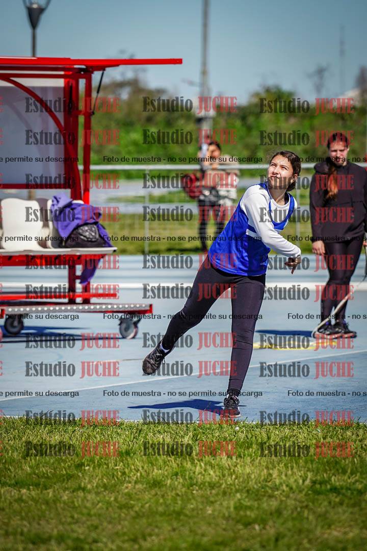 Fotos del lanzamiento de jabalina de mujeres y varones - U15