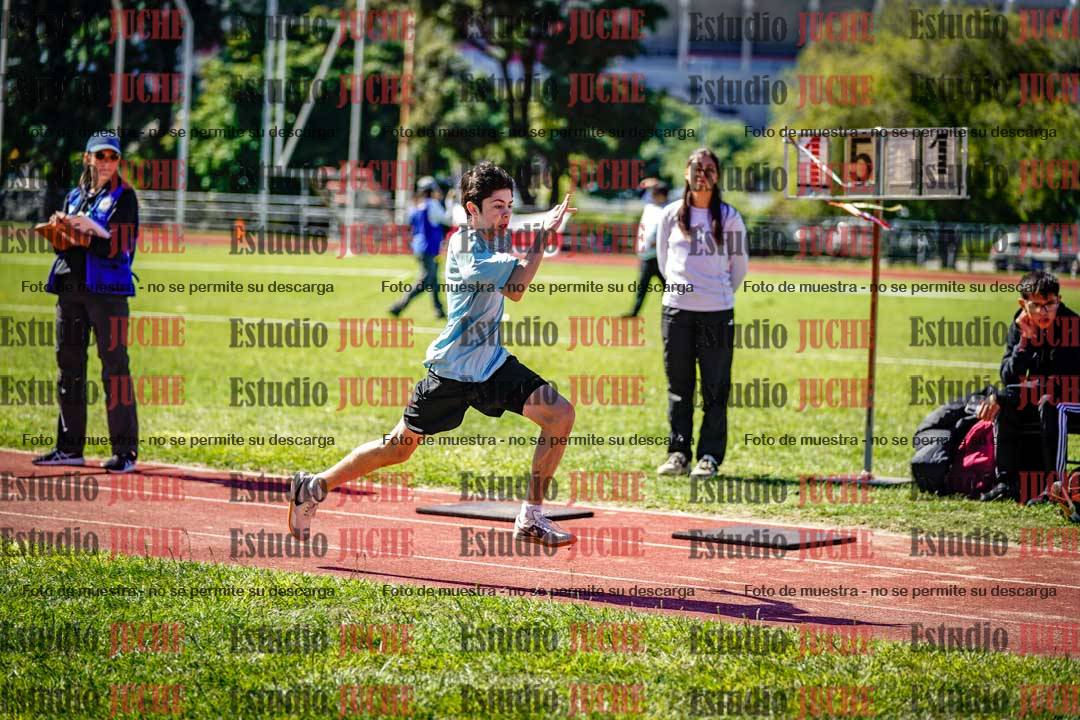 Fotos del salto en largo de varones
