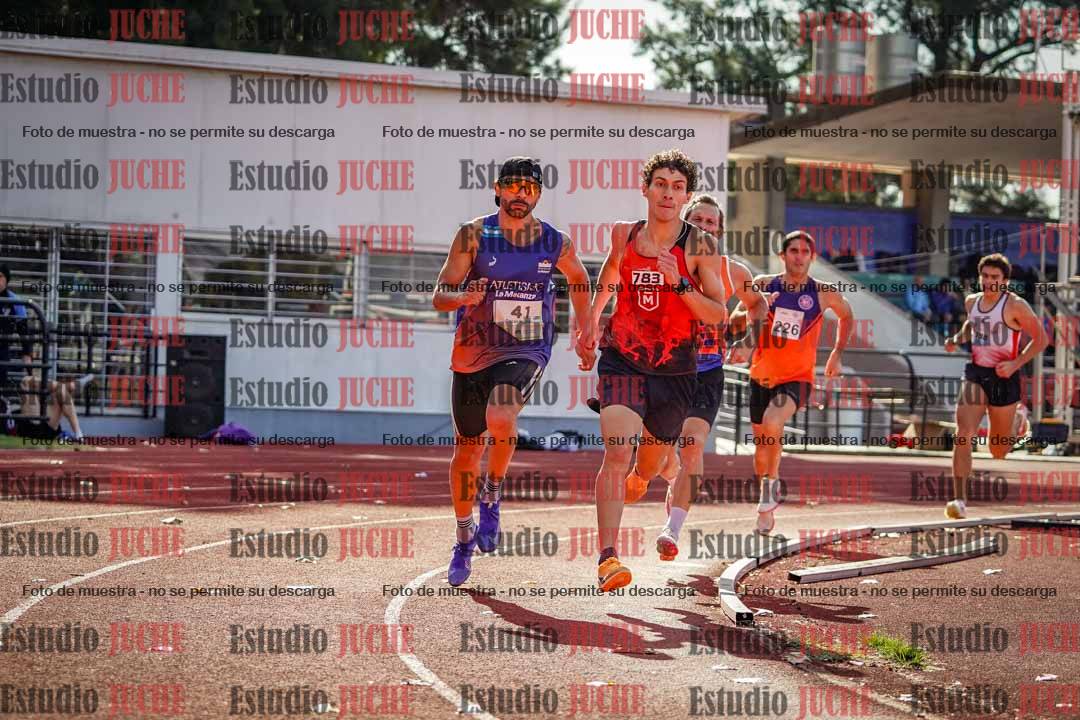 Fotos de los 800 m llanos de varones