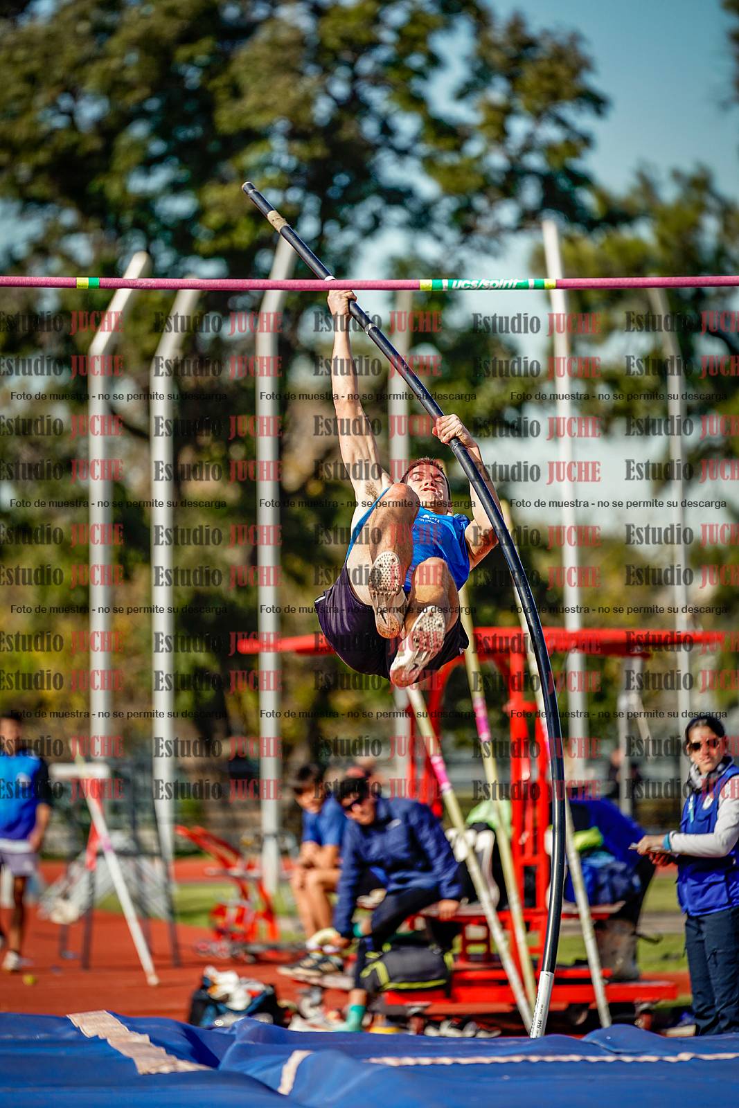 Fotos del salto con garrocha de varones - decatlón 8