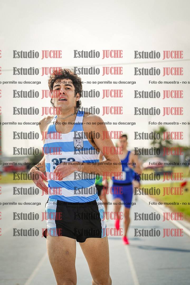 Fotos de los 800 m llanos de varones