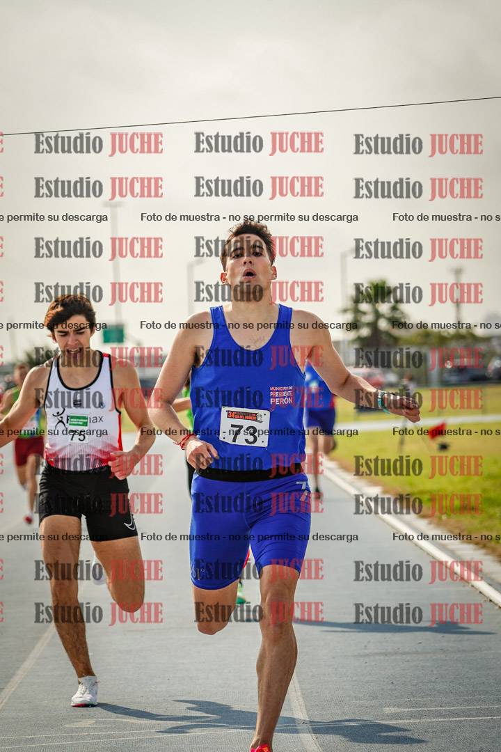 Fotos de los 800 m llanos de varones
