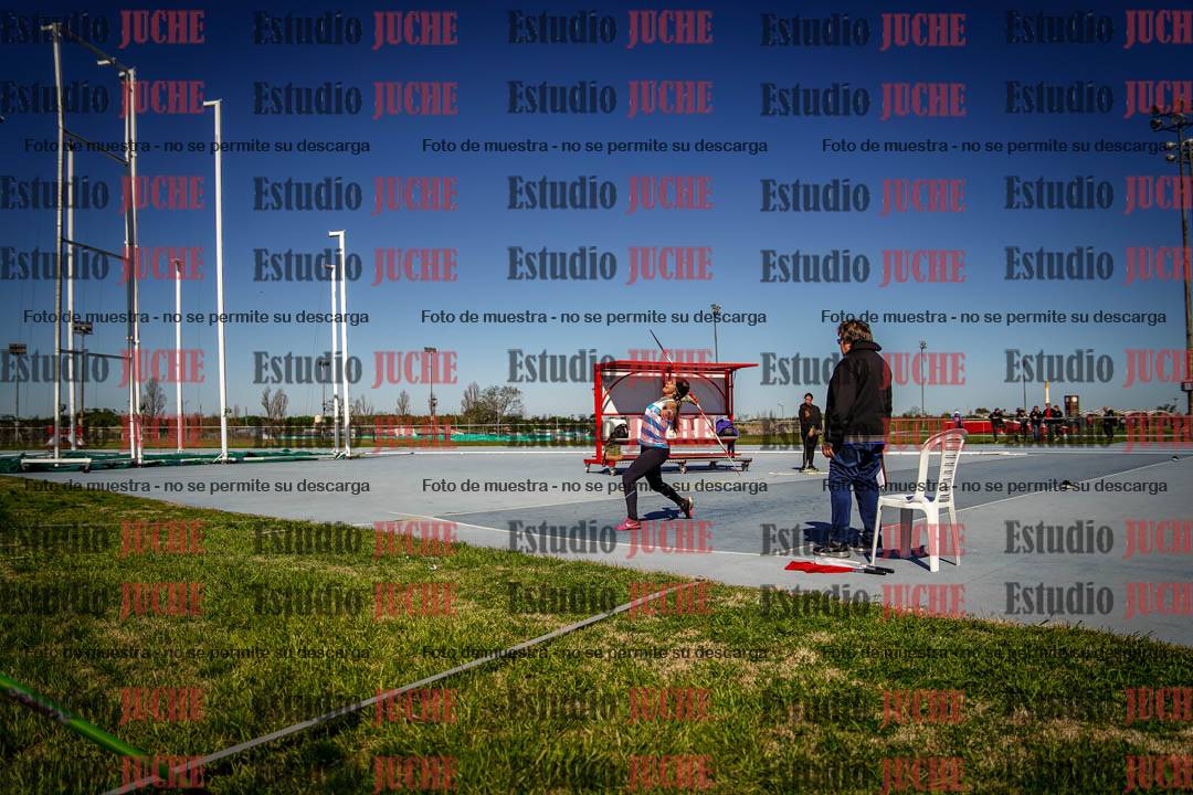 Fotos del lanzamiento de jabalina de mujeres y varones - U15