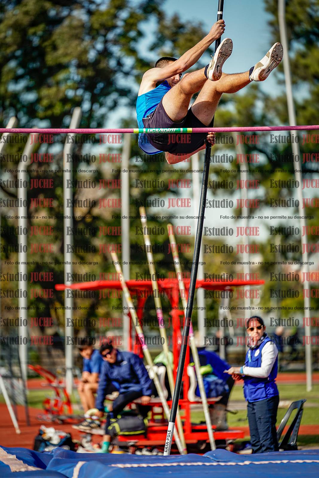 Fotos del salto con garrocha de varones - decatlón 8