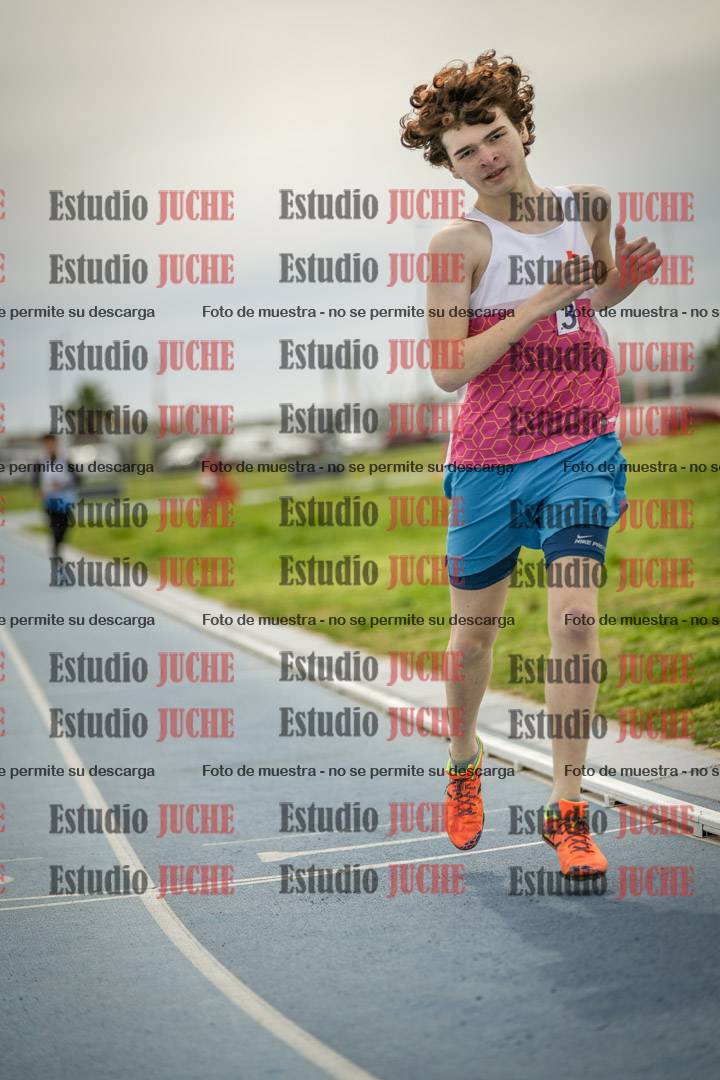 Fotos de los 800 m llanos de varones - U17