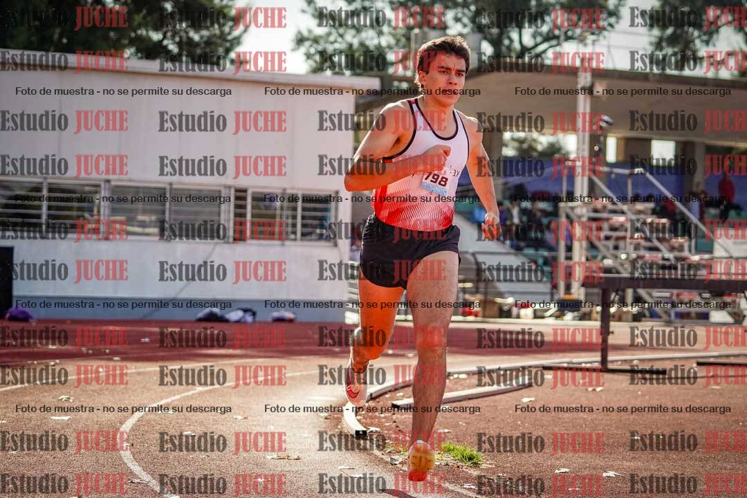 Fotos de los 800 m llanos de varones