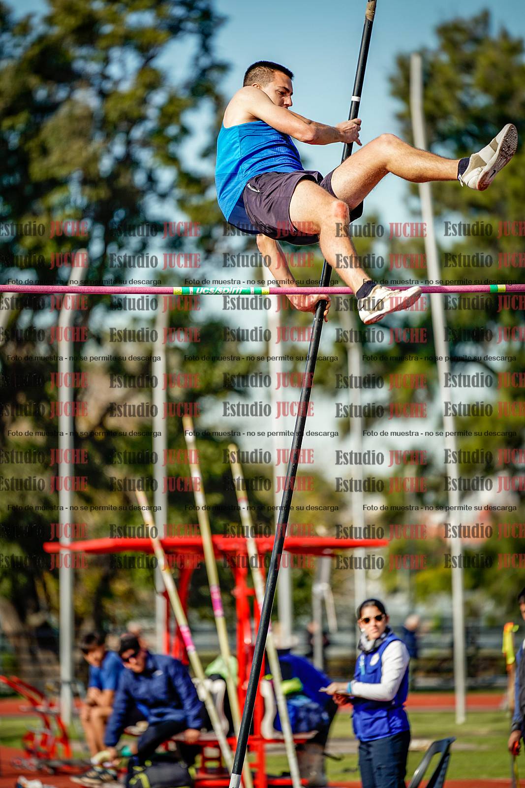 Fotos del salto con garrocha de varones - decatlón 8