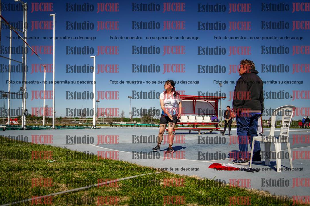 Fotos del lanzamiento de jabalina de mujeres y varones - U15