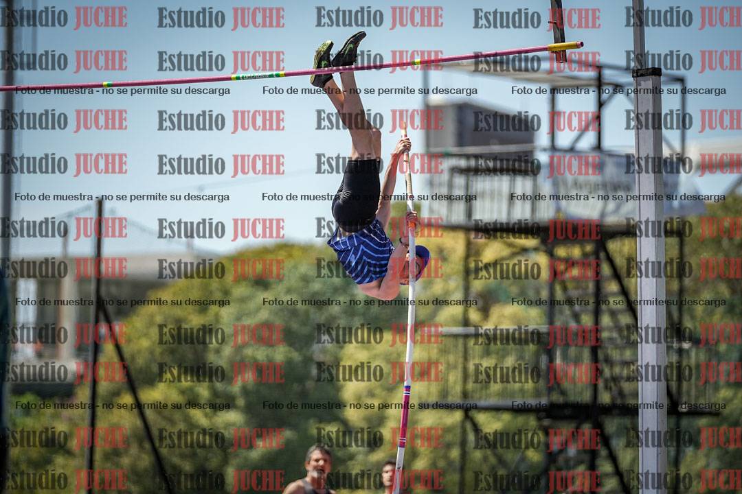 Fotos del salto con garrocha de mujeres y varones