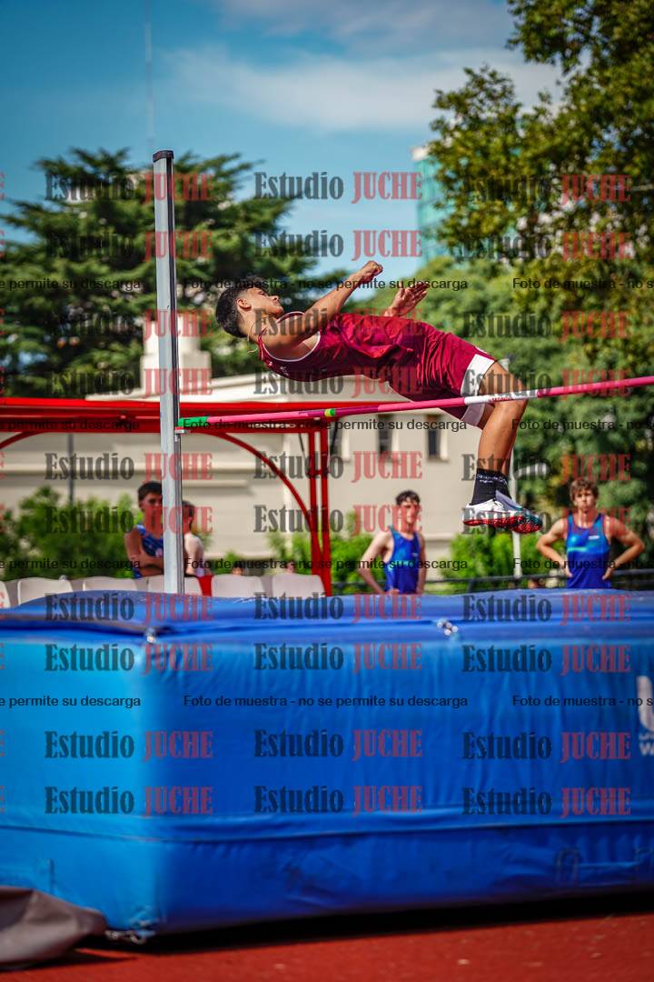 Fotos del salto en alto de mujeres y varones