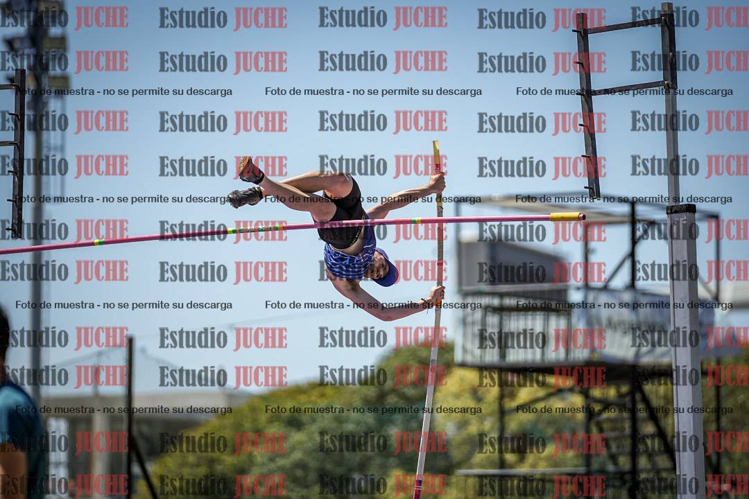 Fotos del salto con garrocha de mujeres y varones