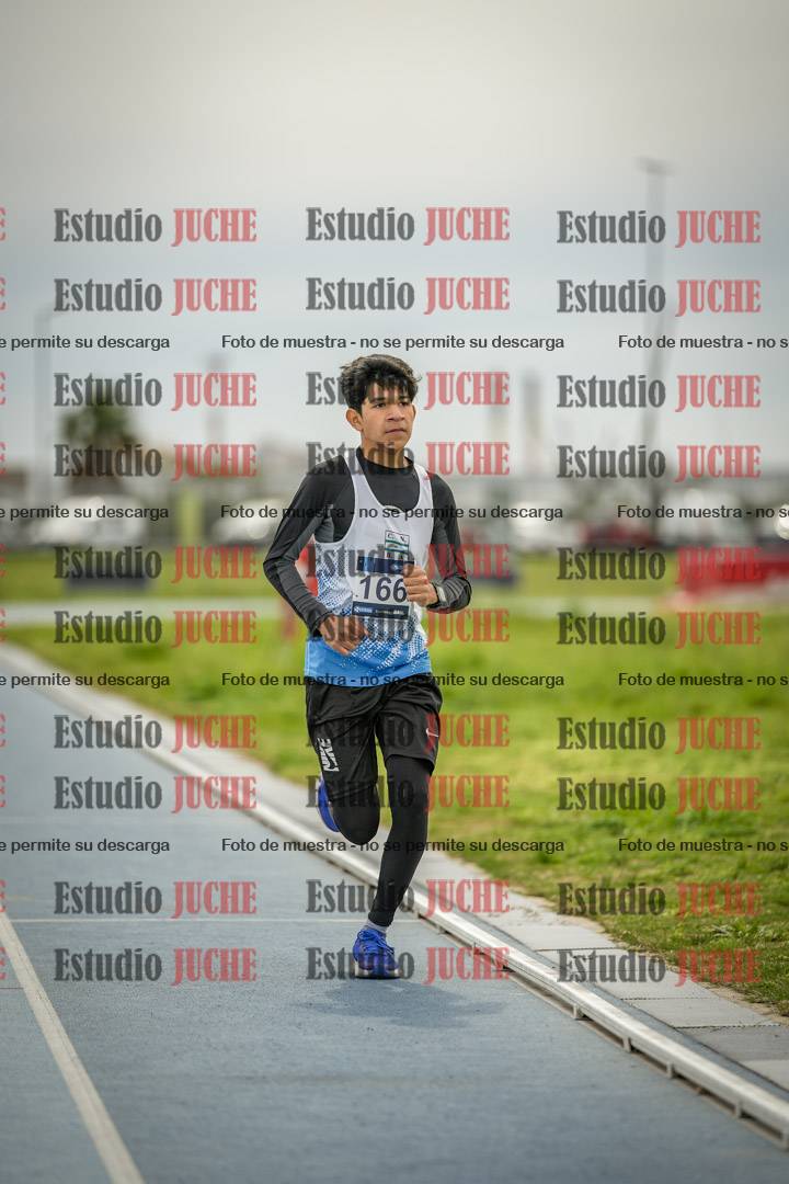Fotos de los 800 m llanos de varones - U17
