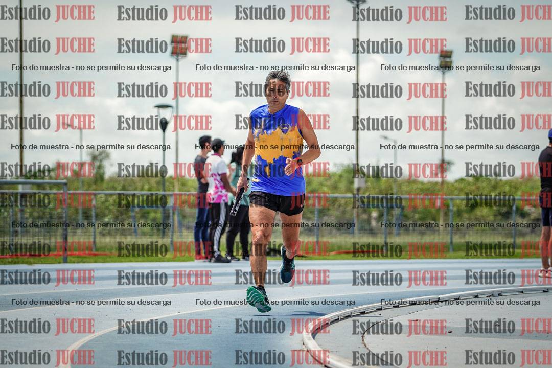 Fotos durante el transcurso de los relevos 20' para running teams - serie 1