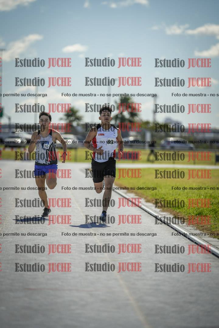 Fotos de los 800 m llanos de varones