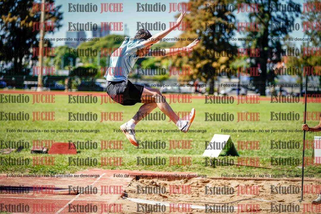Fotos del salto en largo de varones