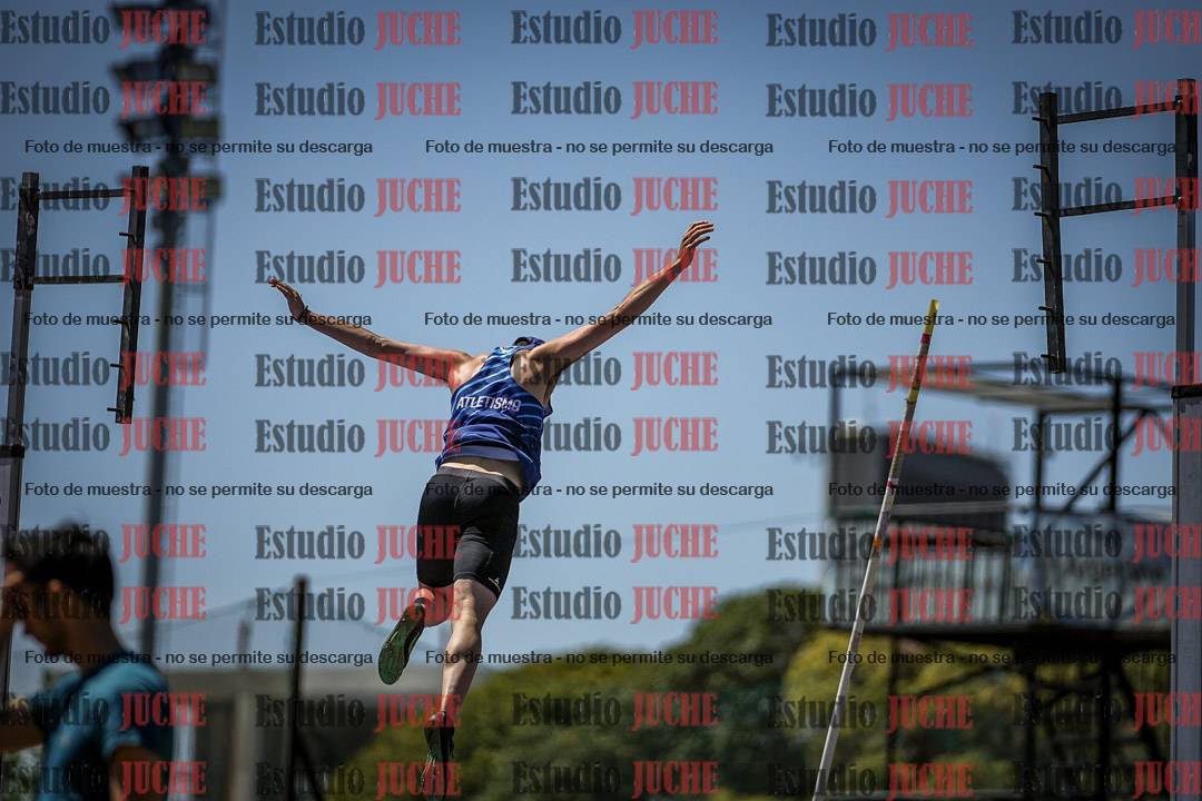 Fotos del salto con garrocha de mujeres y varones